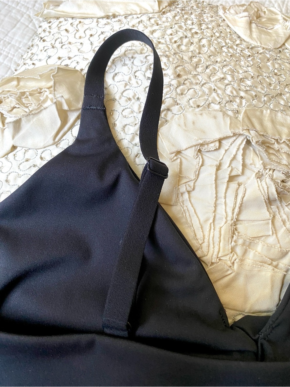 Gymshark Black Twist Front Elevate Sports Bra Bralette Size M-L - Picture 9 of 12